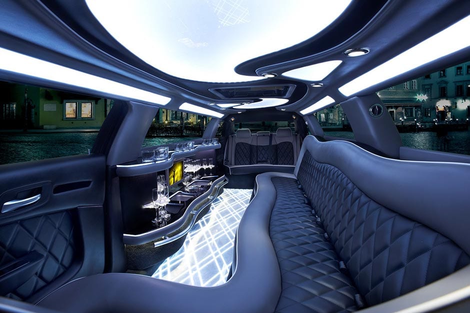 chrysler-300-limousine-detroit_interior_3